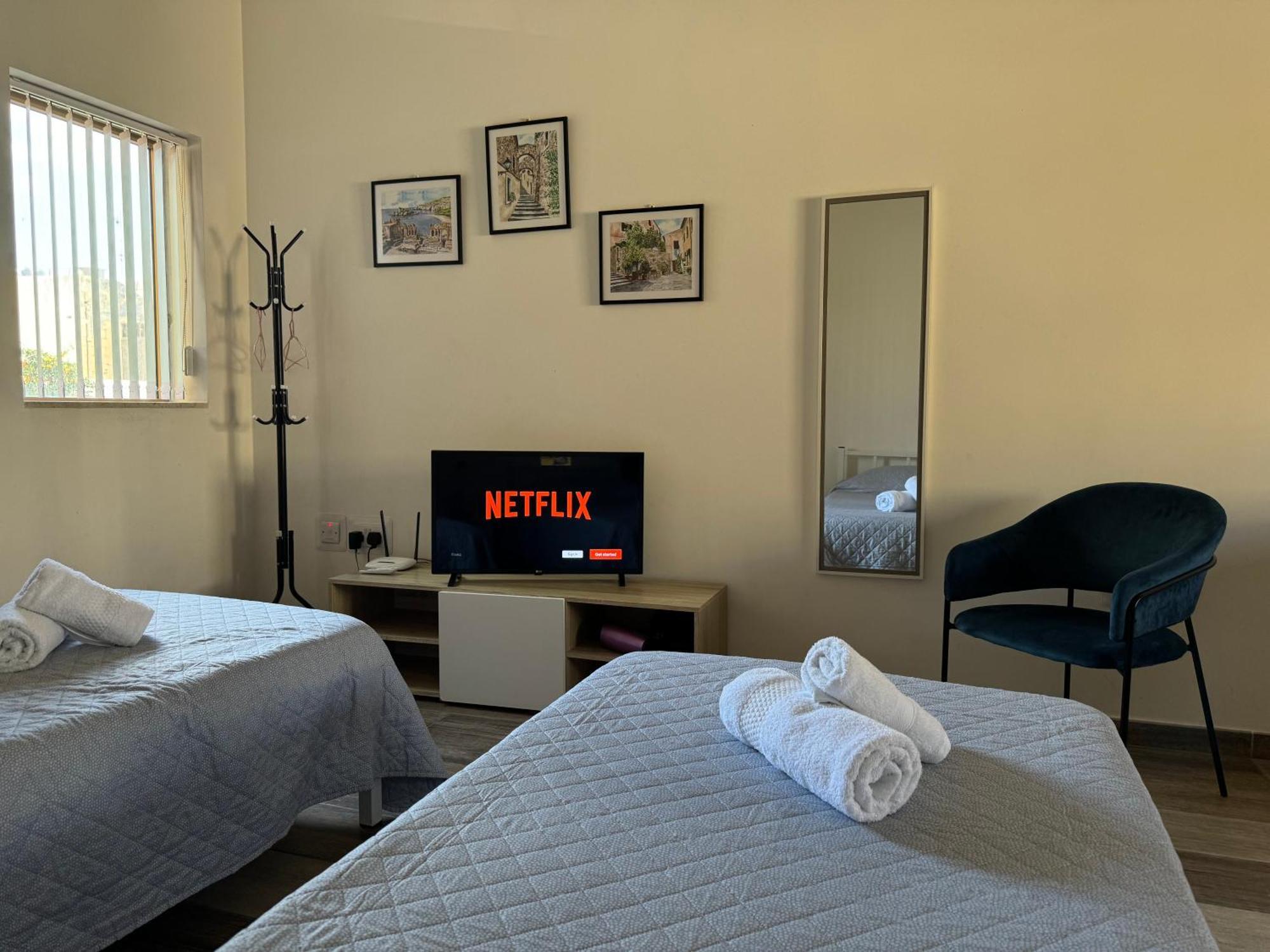 Private One Bedroom Close To Airport In